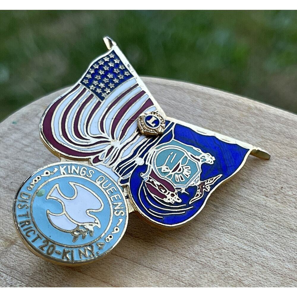 Lions Club Lapel‎ Pin Kings Queens 1983-1984 District 20-KI NY